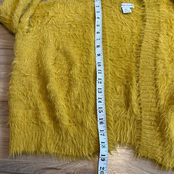 Yellow Mustard Cropped Long Sleeves Cardigan, Mohair/Faux Fur Chunky Soft Cozy - Picture 9 of 11